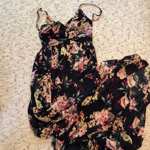 Floral maxi dress with open back - Picture 1 of 4